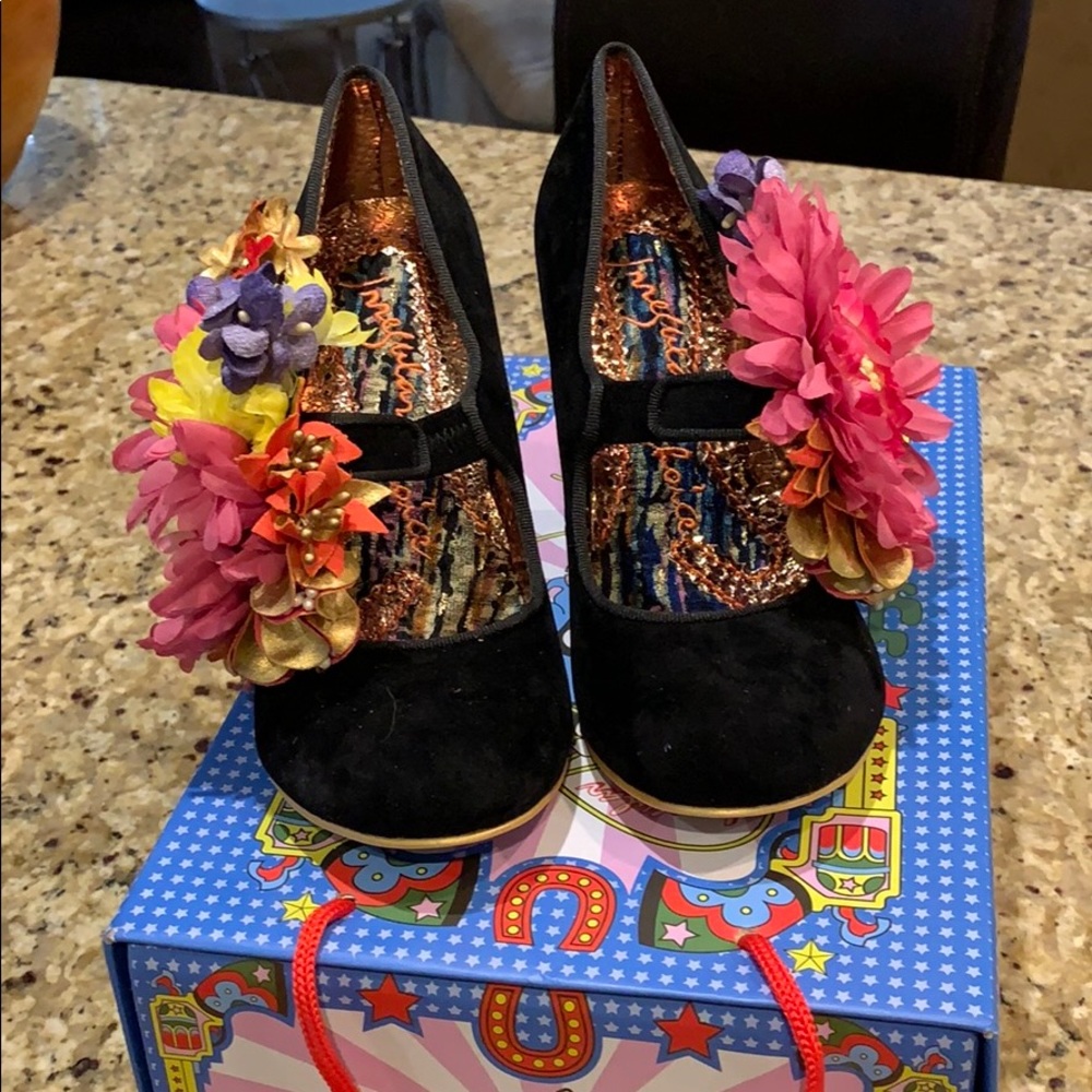 Black velvet heels with flower embellishments sz 6